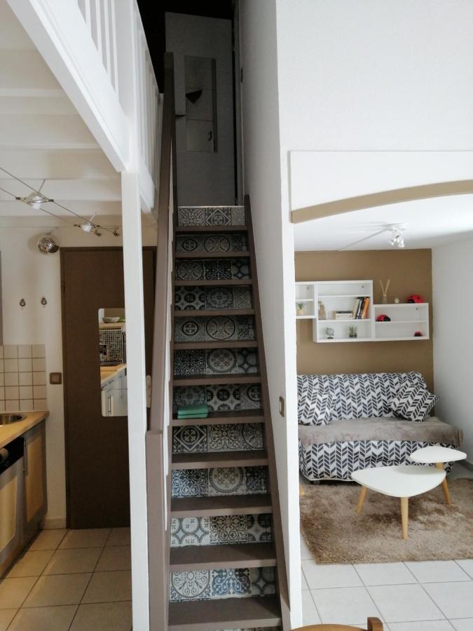 Sous le soleil de Provence Petite maison au calme et très bien équipée de 40m2 avec Wifi -jardin privé-la piscine est commune à la résidence et ouverte du 1er mai au 30 septembre de 09h à 21h,En juillet et aout reservation uniquement du samedi au sam Forcalqueiret Esterno foto