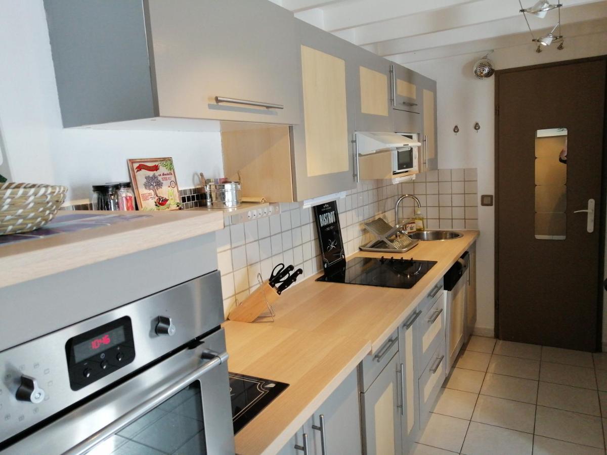 Sous le soleil de Provence Petite maison au calme et très bien équipée de 40m2 avec Wifi -jardin privé-la piscine est commune à la résidence et ouverte du 1er mai au 30 septembre de 09h à 21h,En juillet et aout reservation uniquement du samedi au sam Forcalqueiret Esterno foto